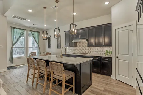 $650,000 | 335 Samuels Link Lane, Montgomery, TX 77316