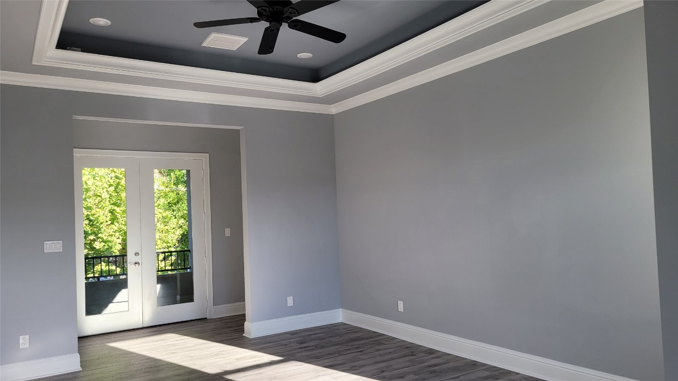 9729 Neuens Road Houston, TX 77080 - Photo 24 of 34 a view of an empty room and window