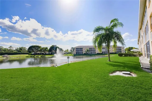 $319,900 | 9650 Victoria Lane, Unit B208, Naples, FL 34109