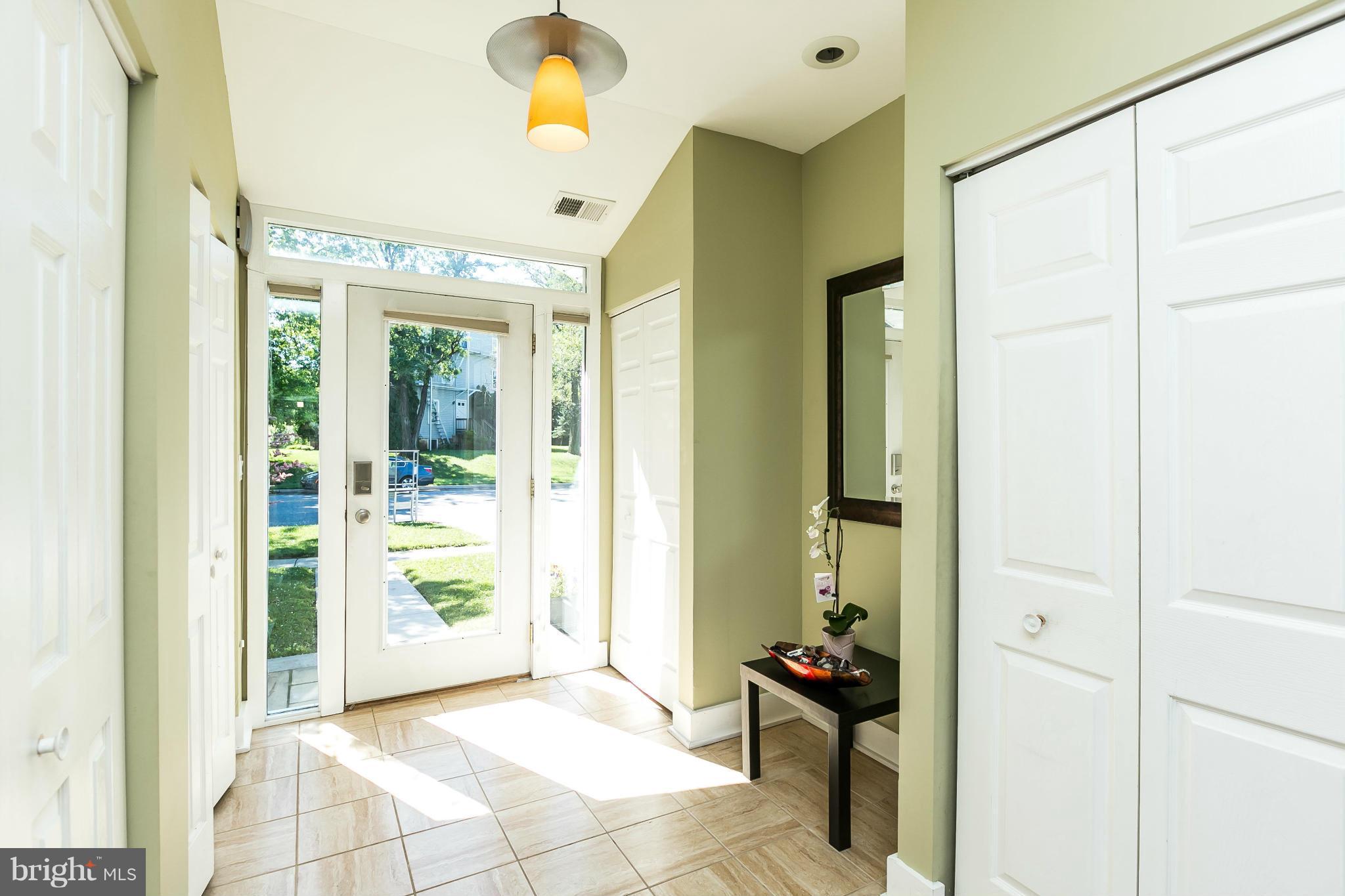 42 East Timonium Road Lutherville-Timonium, MD 21093 - Photo 3 of 24 Foyer