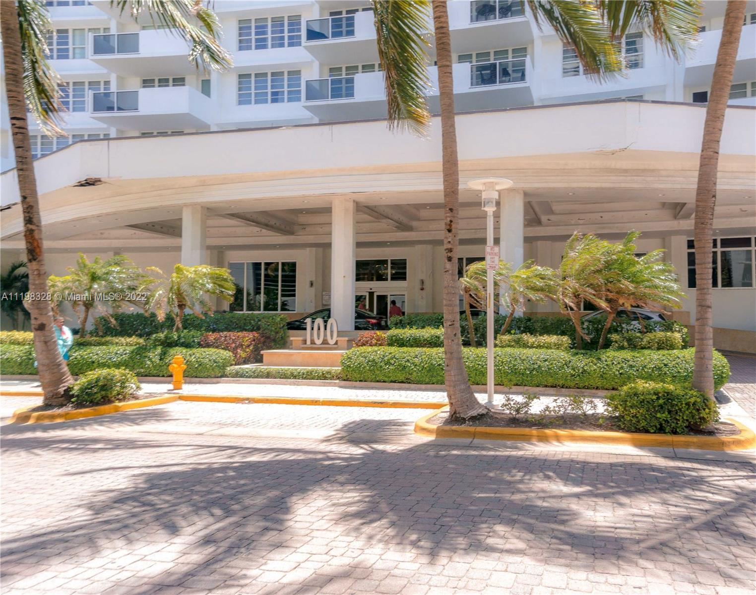 100 Lincoln Road, Unit 646 Miami Beach, FL 33139 - Photo 20 of 21 a view of a building with a garden