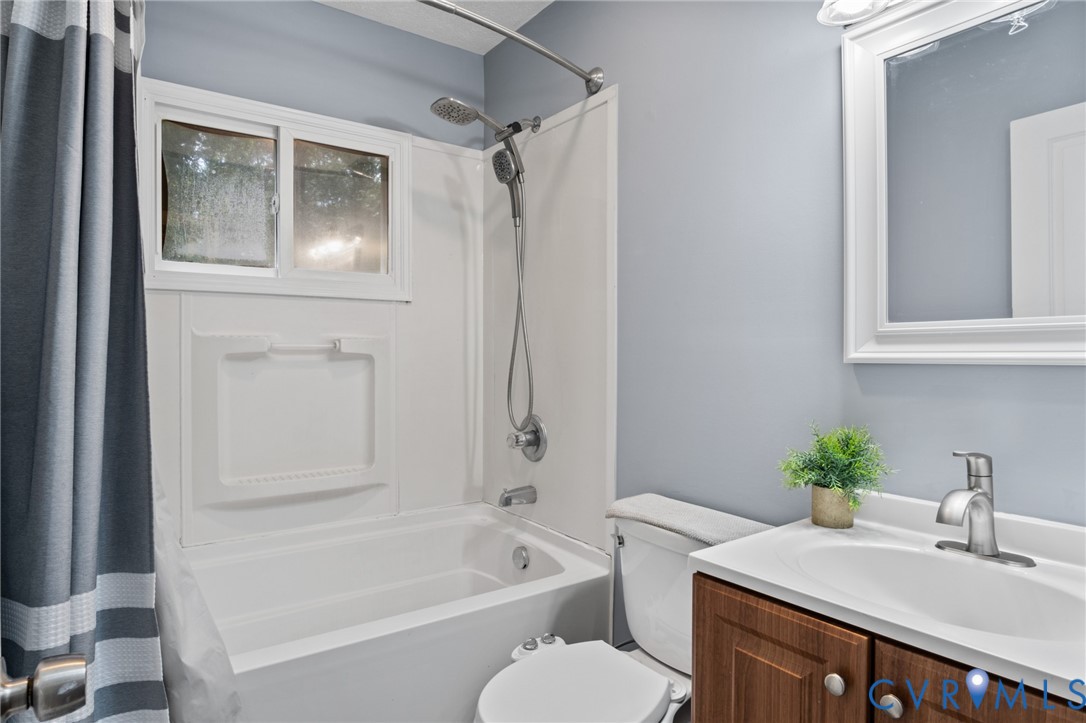 2433 Osborne Road Chester, VA 23831 - Photo 12 of 24 Gallery Image 12