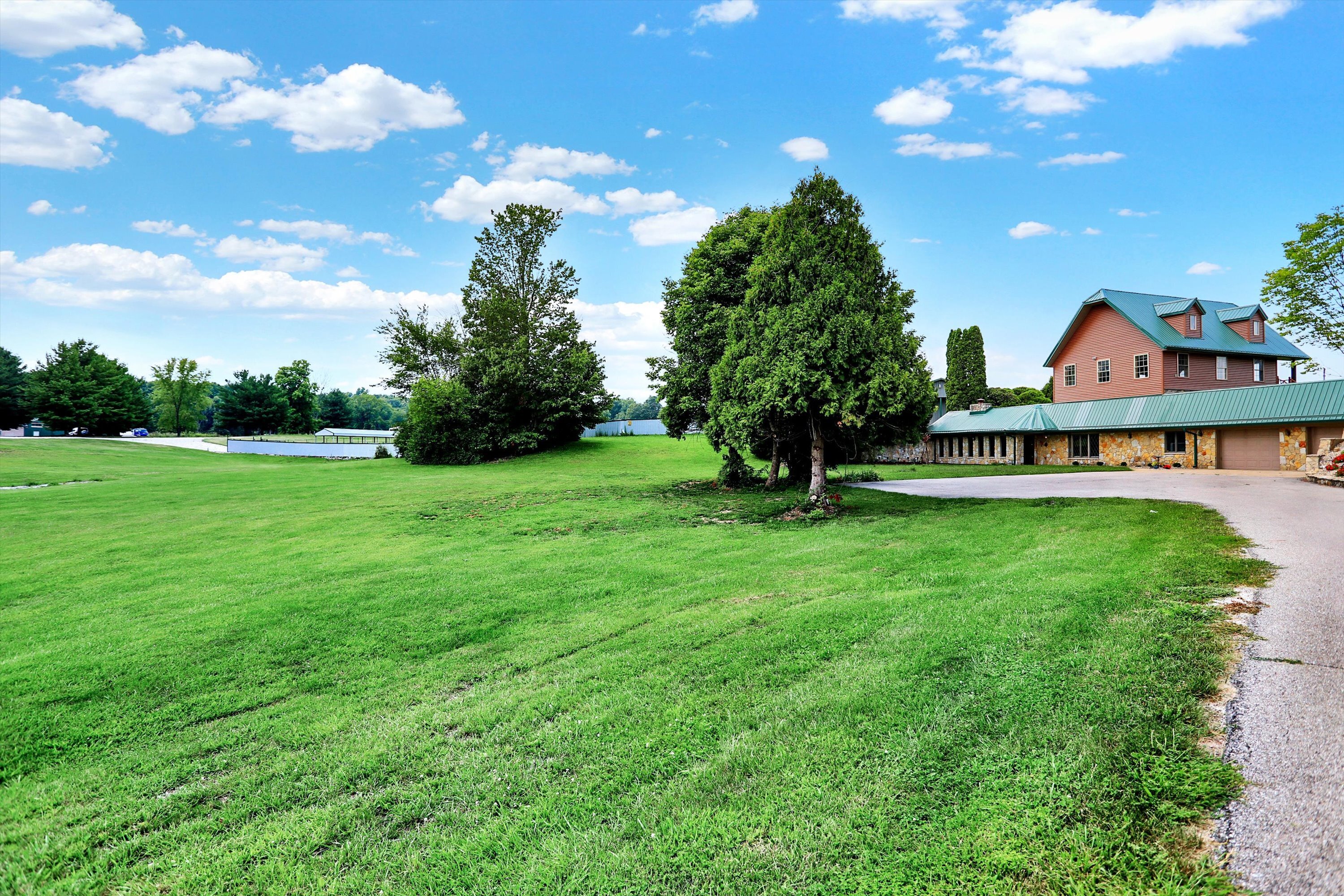 9813 West S R 142 Quincy, IN 47456 - Photo 2 of 59