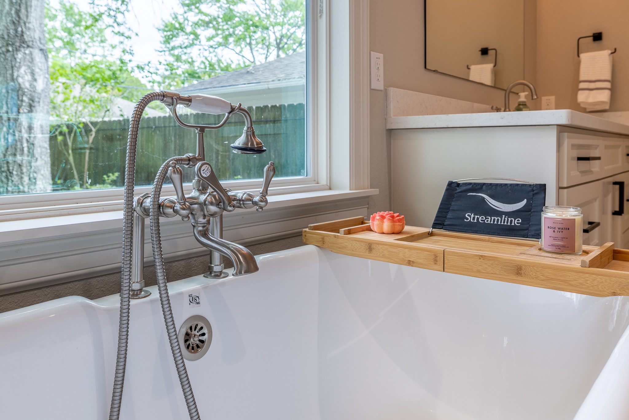 5230 Redstart Street Houston, TX 77035 - Photo 21 of 30 Freestanding soaking tub — a true luxury retreat within your own home