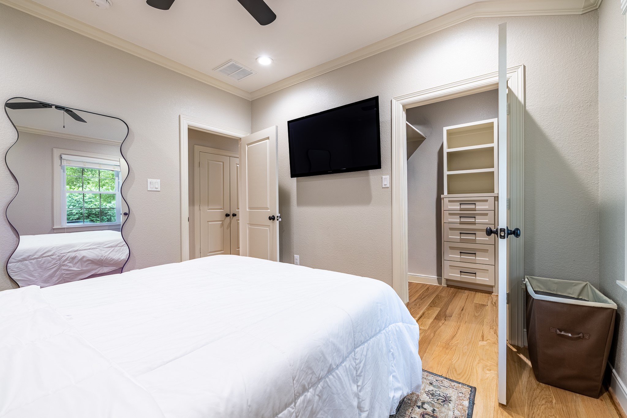 5230 Redstart Street Houston, TX 77035 - Photo 24 of 30 Secondary bedroom alternate angle — spacious, bright, and beautifully finished showcasing the walk in closet.