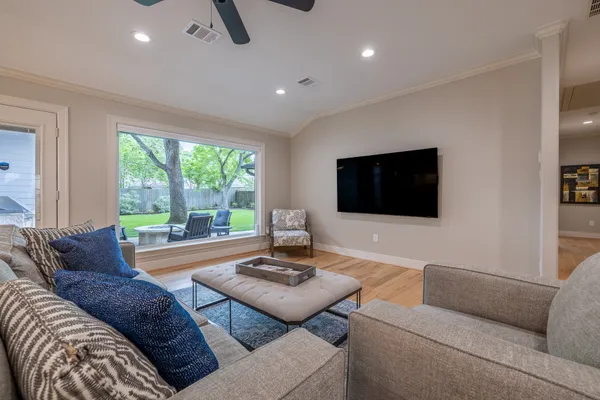 $850,000 | 5230 Redstart Street, Houston, TX 77035