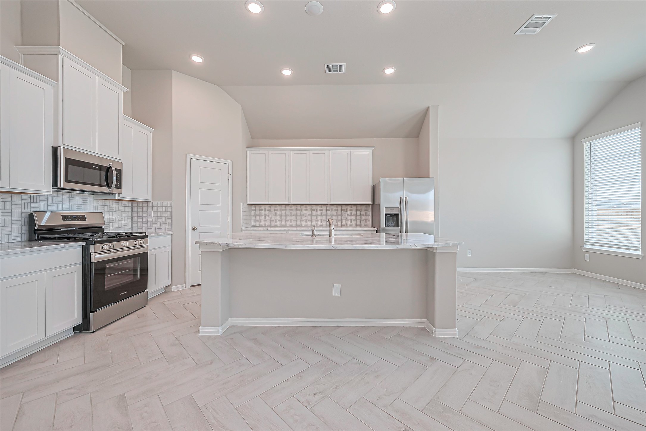1335 Austin Colony Drive Angleton, TX 77515 - Photo 14 of 48 Gallery Image 14