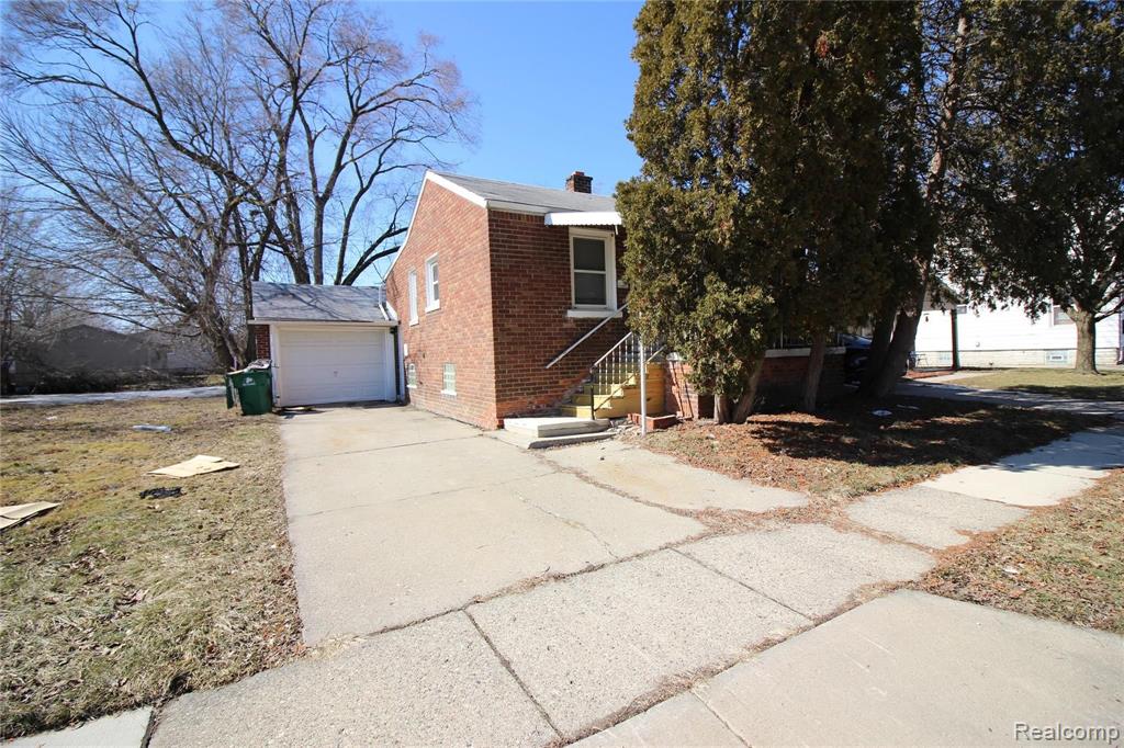 23767 Piper Avenue Eastpointe, MI 48021 - Photo 1 of 16