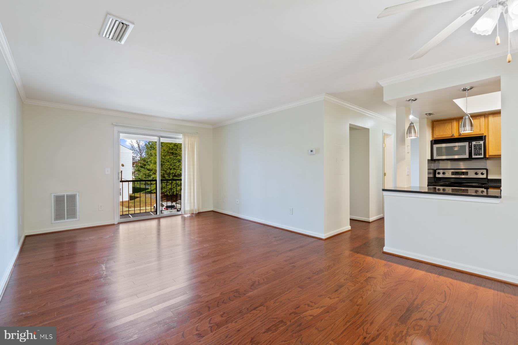 14803 Rydell Road, Unit 301 Centreville, VA 20121 - Photo 4 of 27