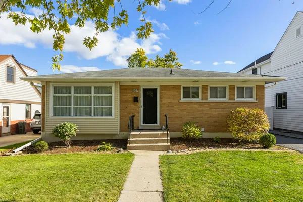 $495,000 | 357 Bryant Avenue, Glen Ellyn, IL 60137