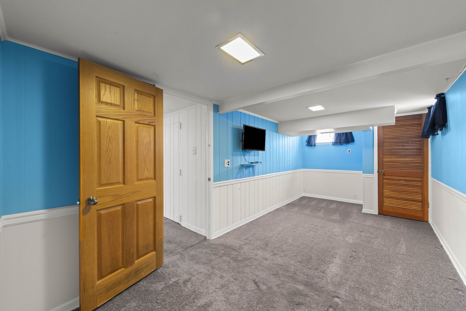 357 Bryant Avenue Glen Ellyn, IL 60137 - Photo 14 of 22 a view of an empty room with a kitchen