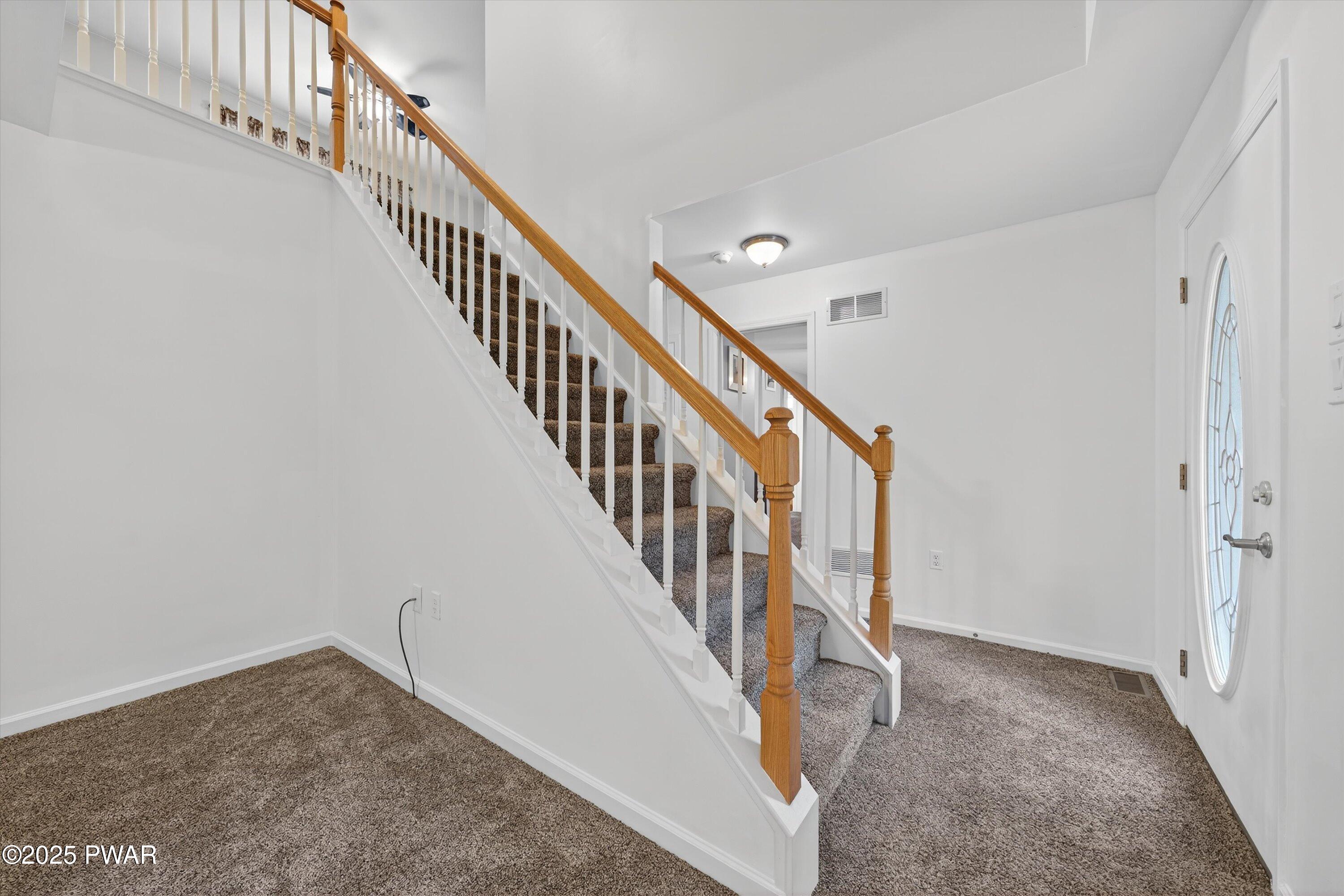 113 Pine Tree Road Shohola, PA 18458 - Photo 9 of 36 Foyer