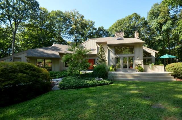 25 Greenbrier Road Westport, CT 06880 - Photo 1 of 1 Gallery Image 1