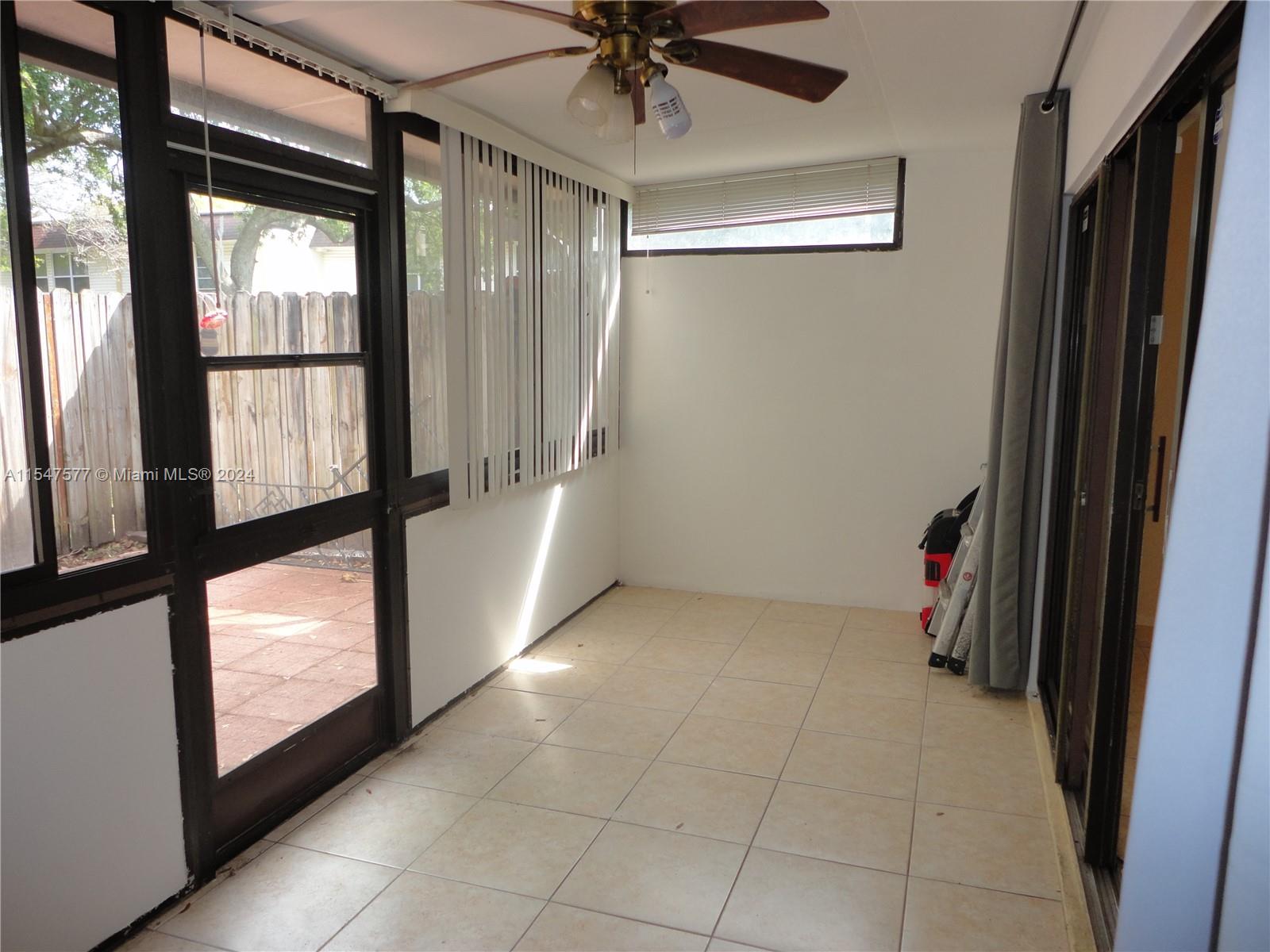 3321 Raleigh Street, Unit 3H Hollywood, FL 33021 - Photo 15 of 38 a view of an entryway