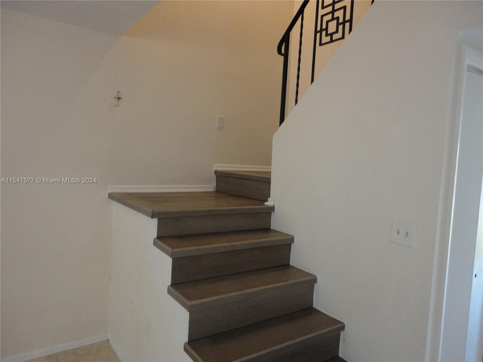 3321 Raleigh Street, Unit 3H Hollywood, FL 33021 - Photo 16 of 38 a view of entryway