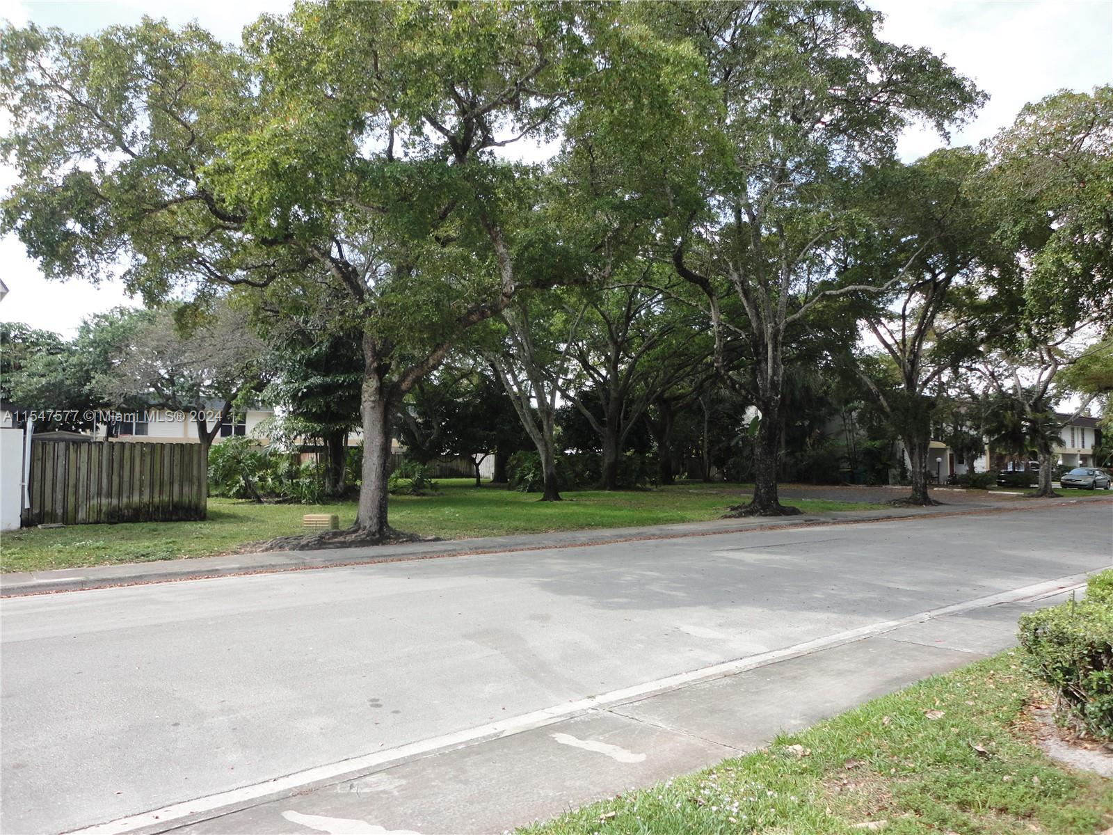 3321 Raleigh Street, Unit 3H Hollywood, FL 33021 - Photo 35 of 38 a view of outdoor space with trees