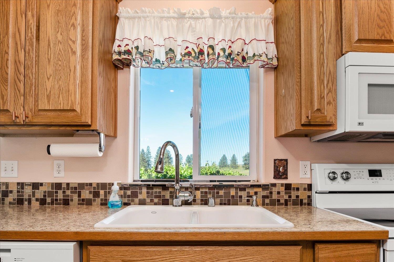 40817 North Dunn Road Elk, WA 99009 - Photo 16 of 50