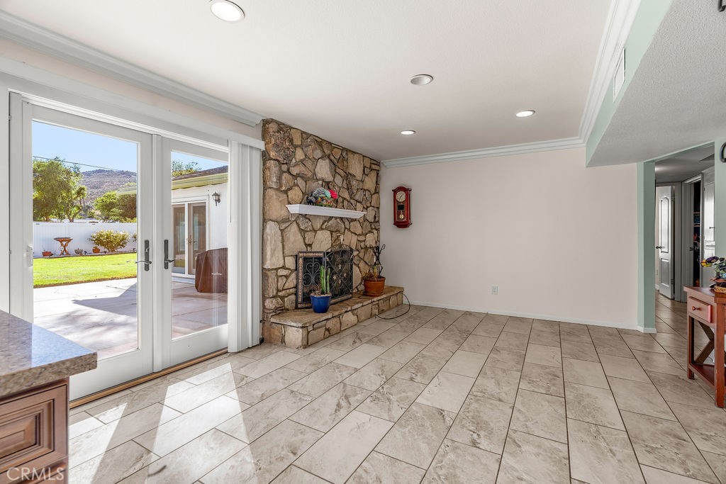 5444 Peacock Lane Riverside, CA 92505 - Photo 19 of 73
