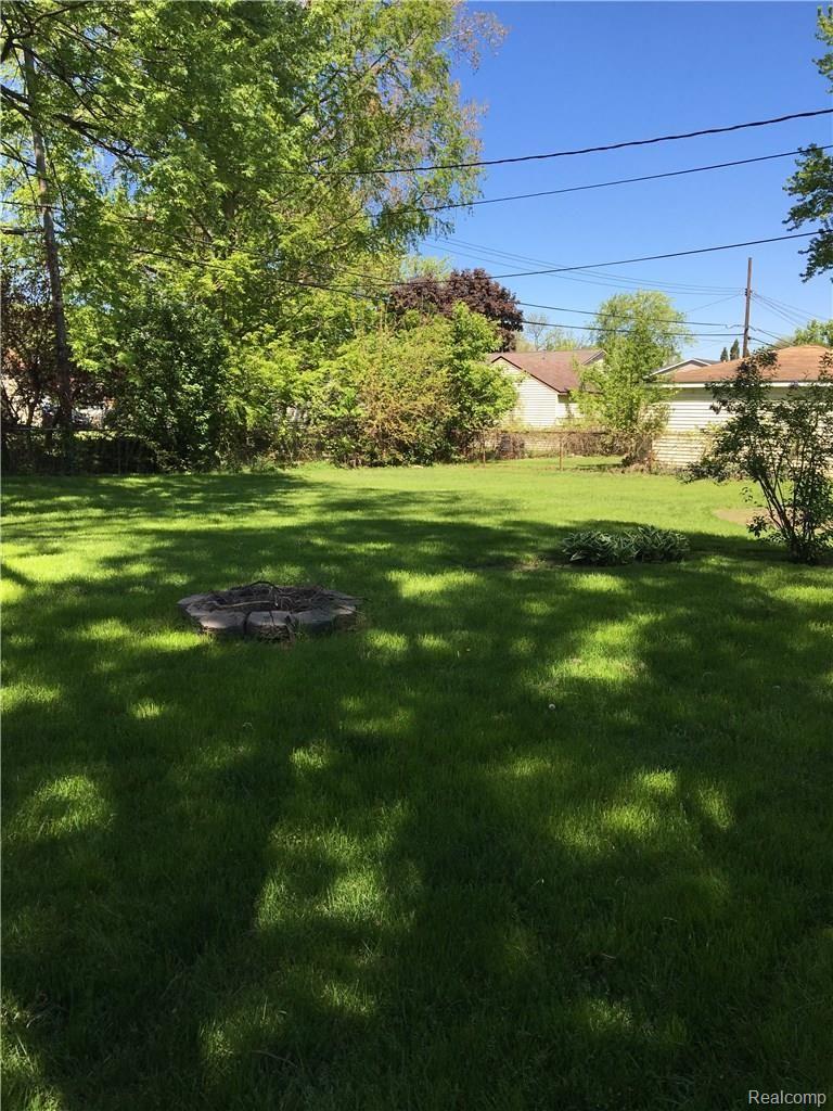20135 Rensellor Street Livonia, MI 48152 - Photo 16 of 16 IMG_1905.JPG