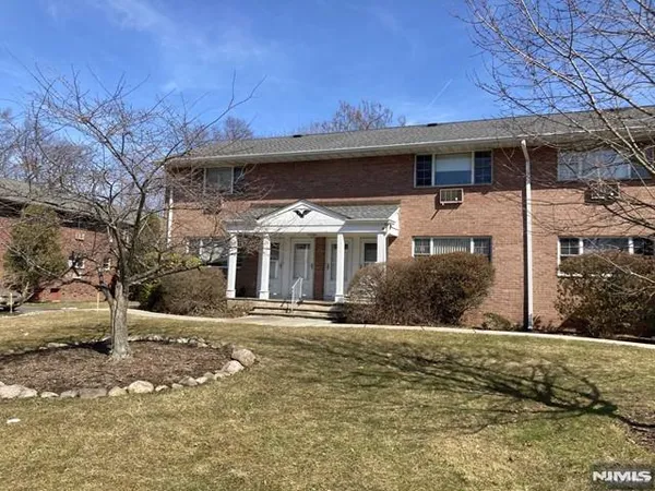 $1,950 | 402 Washington Drive, Unit 402, Ramsey, NJ 07446