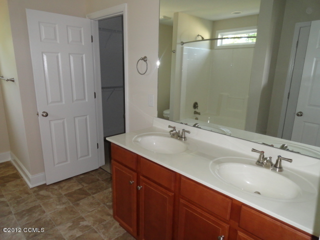 211 Sand Run Road Havelock, NC 28532 - Photo 33 of 44 Owners bath