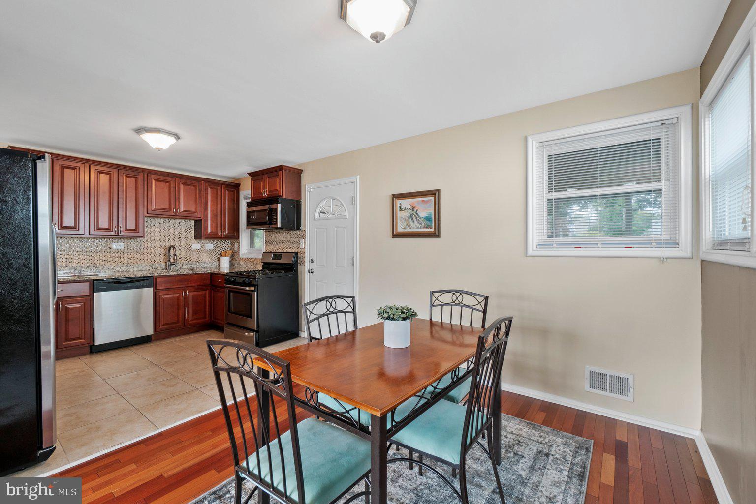 3512 Wild Cherry Road Baltimore, MD 21244 - Photo 4 of 33