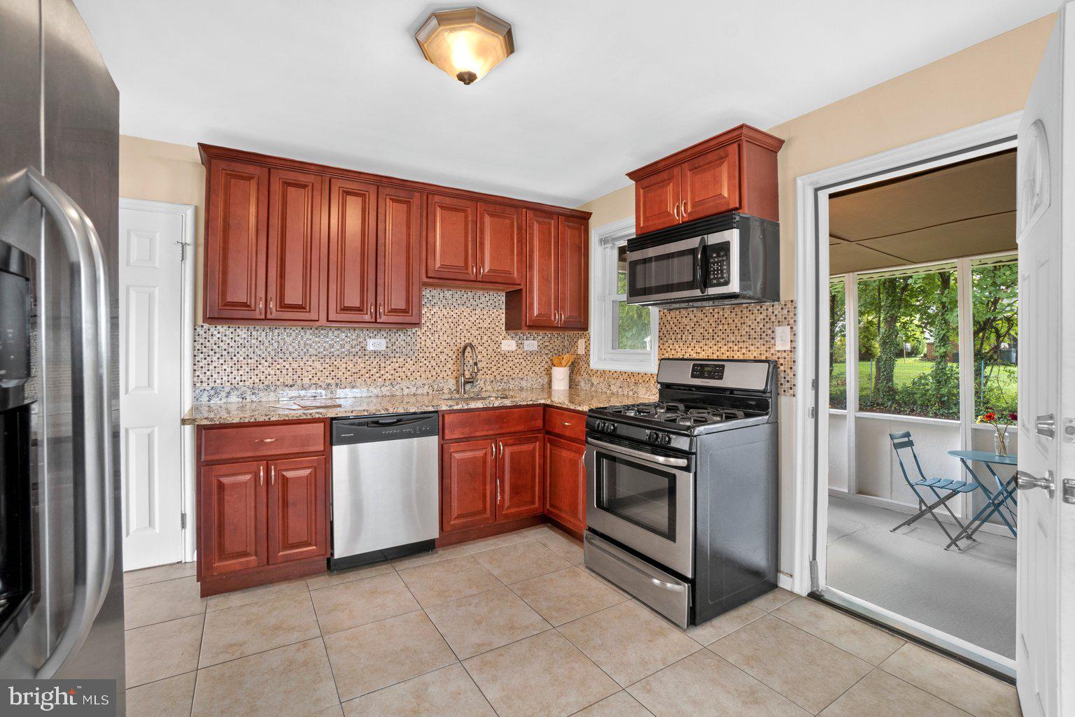 3512 Wild Cherry Road Baltimore, MD 21244 - Photo 7 of 33