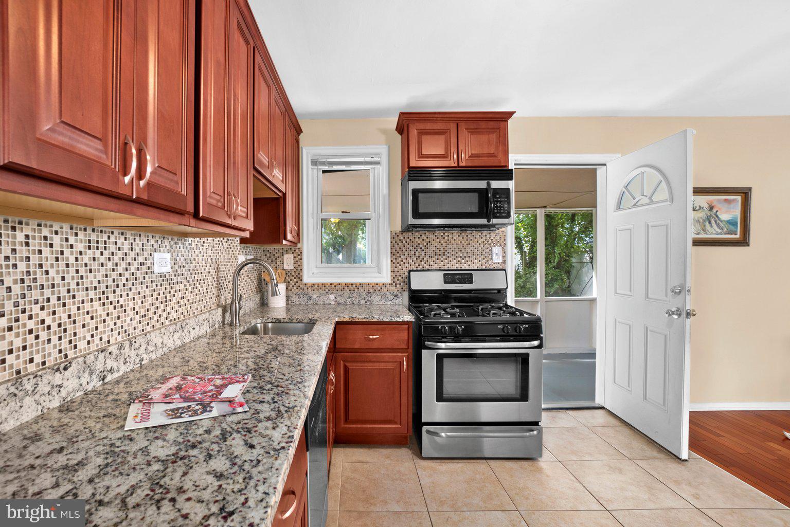 3512 Wild Cherry Road Baltimore, MD 21244 - Photo 8 of 33
