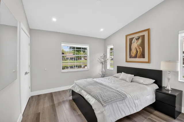 a en suite bathroom with a toilet sink and mirror