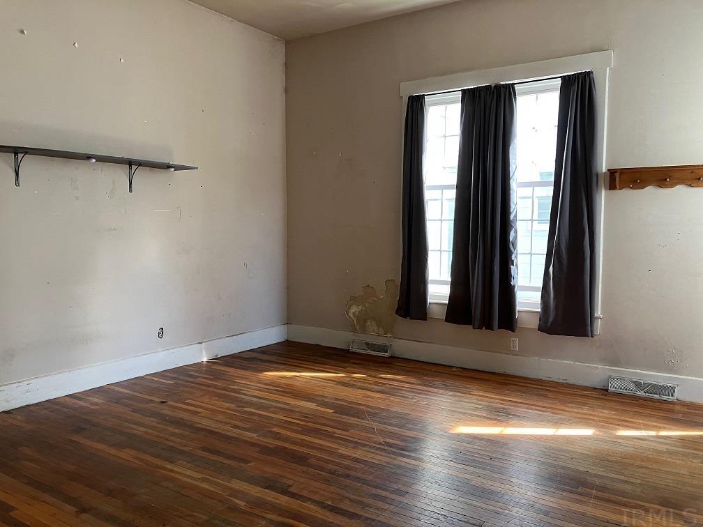 504 Hart Street Vincennes, IN 47591 - Photo 6 of 27