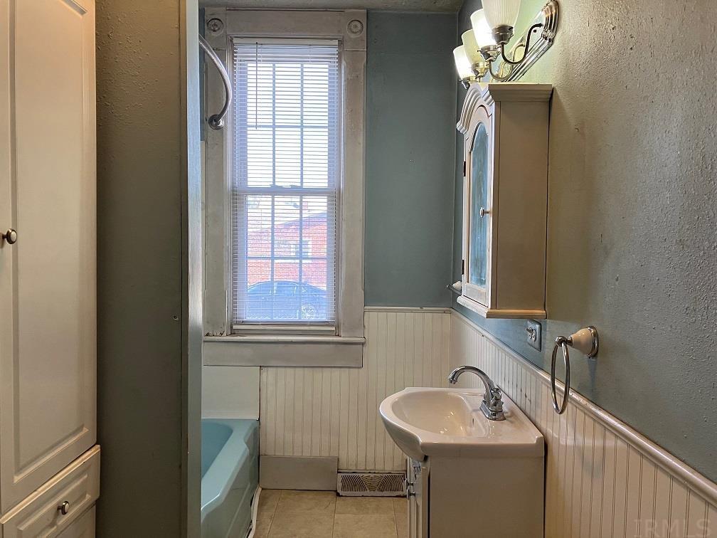 504 Hart Street Vincennes, IN 47591 - Photo 8 of 27