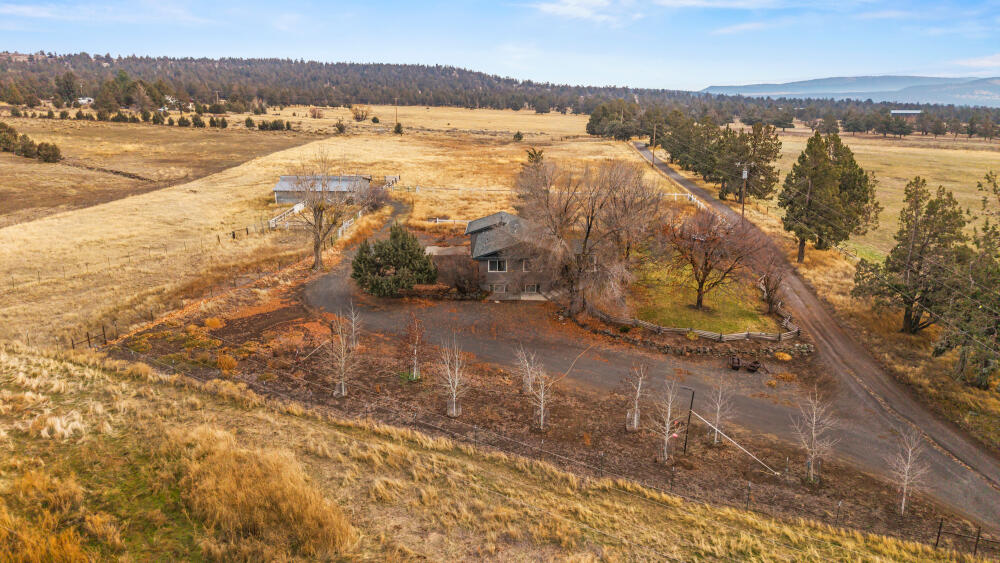 23131 North Poe Valley Road Klamath Falls, OR 97603 - Photo 44 of 45 a view of an ocean view