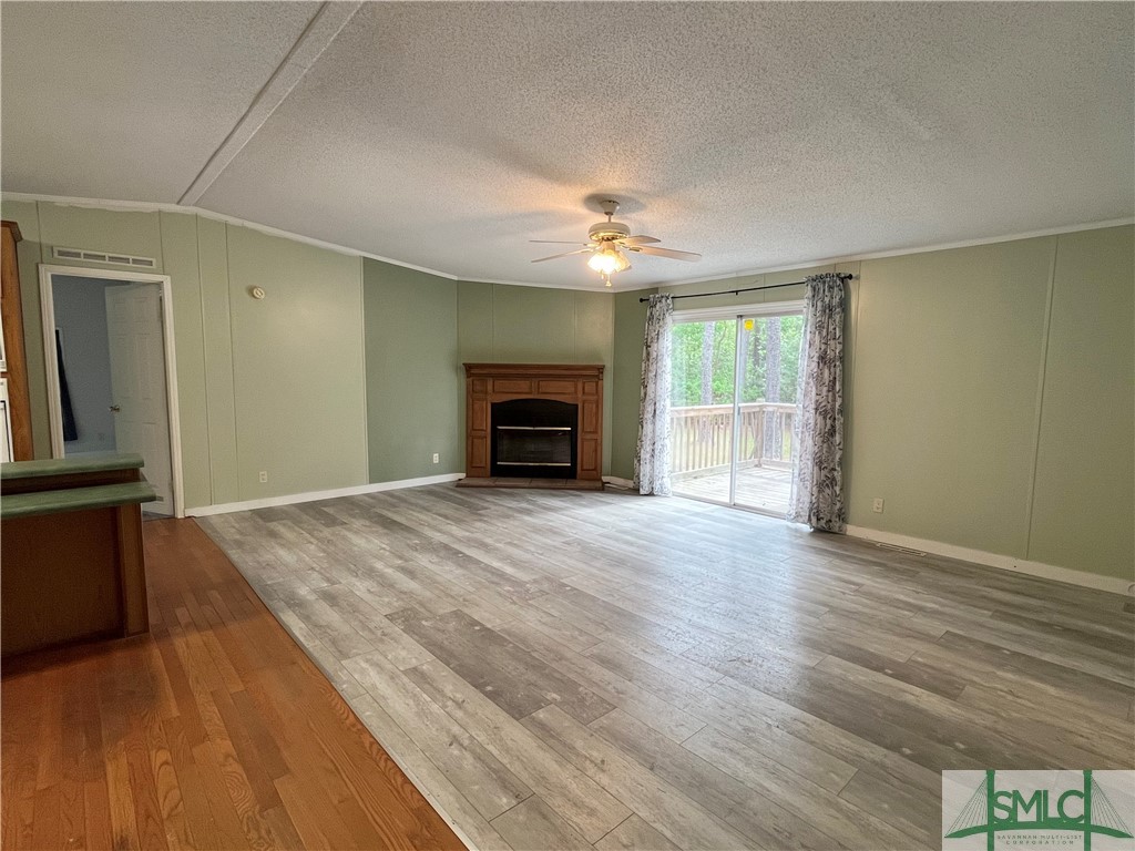 379 Beebe Road Springfield, GA 31329 - Photo 8 of 40 Great Room Open to Breakfast Bar