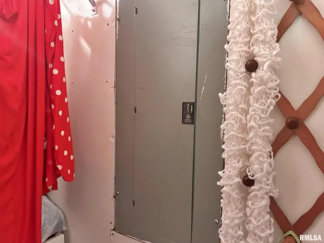 $264,900 | 27 Grasty Road, Golconda, IL 62938