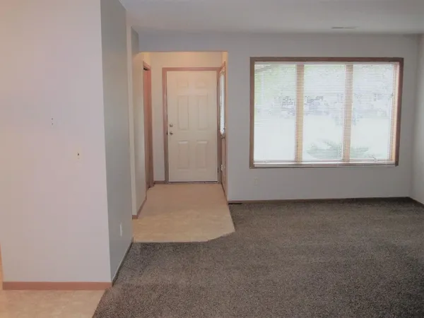 $1,300 | 594 West 8th Street, Unit C, New Richmond, WI 54017