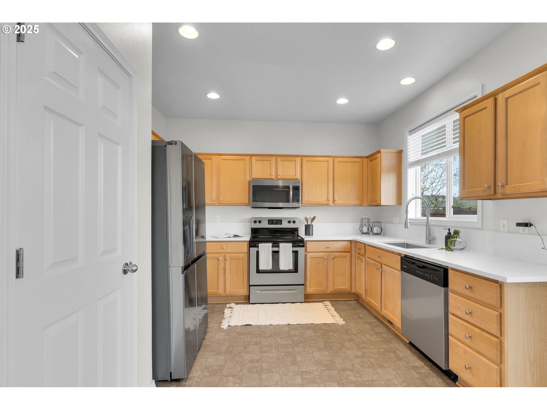 4875 Stagecoach Road Eugene, OR 97402 - Photo 16 of 38