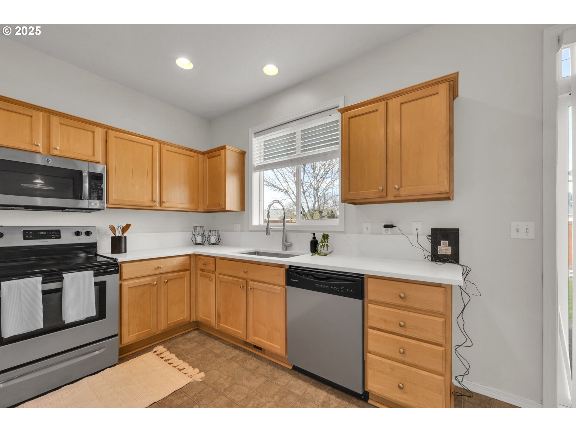 4875 Stagecoach Road Eugene, OR 97402 - Photo 17 of 38