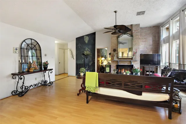 $273,000 | 343 Richvale Lane, Houston, TX 77598