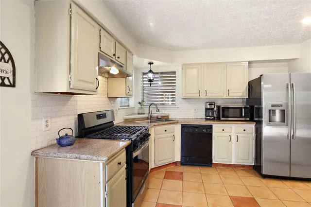 $273,000 | 343 Richvale Lane, Houston, TX 77598