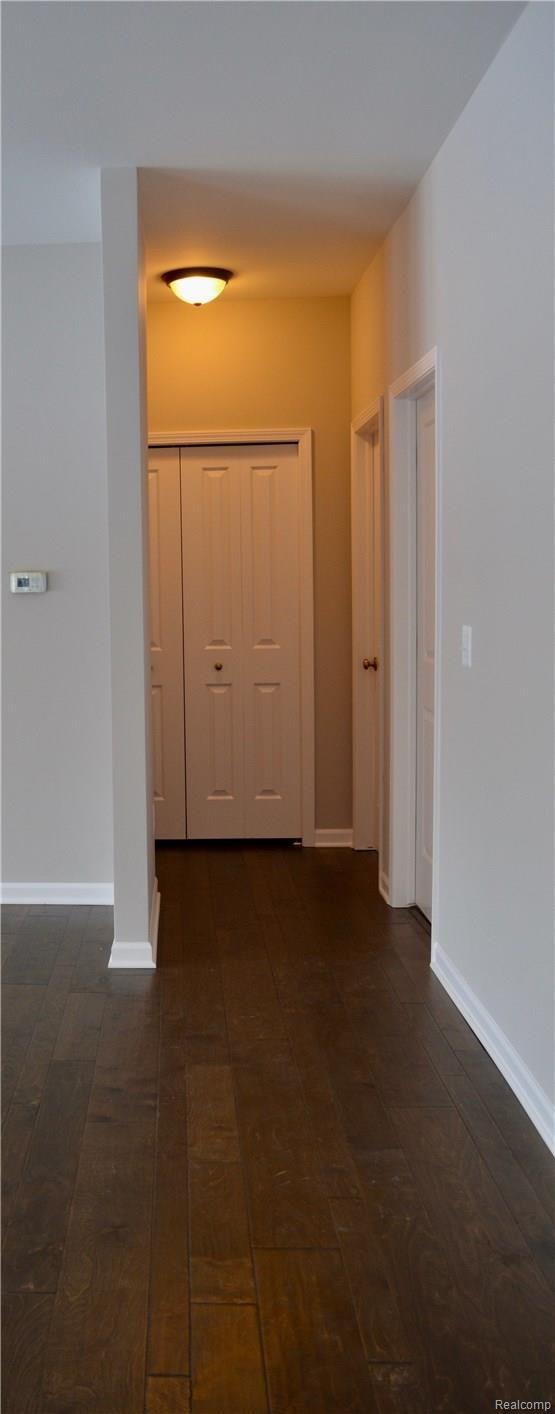 5100 Mack Road Howell, MI 48855 - Photo 20 of 26 1832 sq foot hallway.jpg