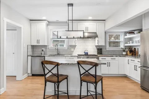 $1,195,000 | 843 North East Avenue, Oak Park, IL 60302