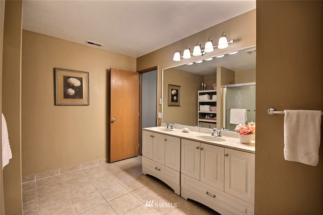 2522 Northeast 2nd Place Renton, WA 98056 - Photo 12 of 21
