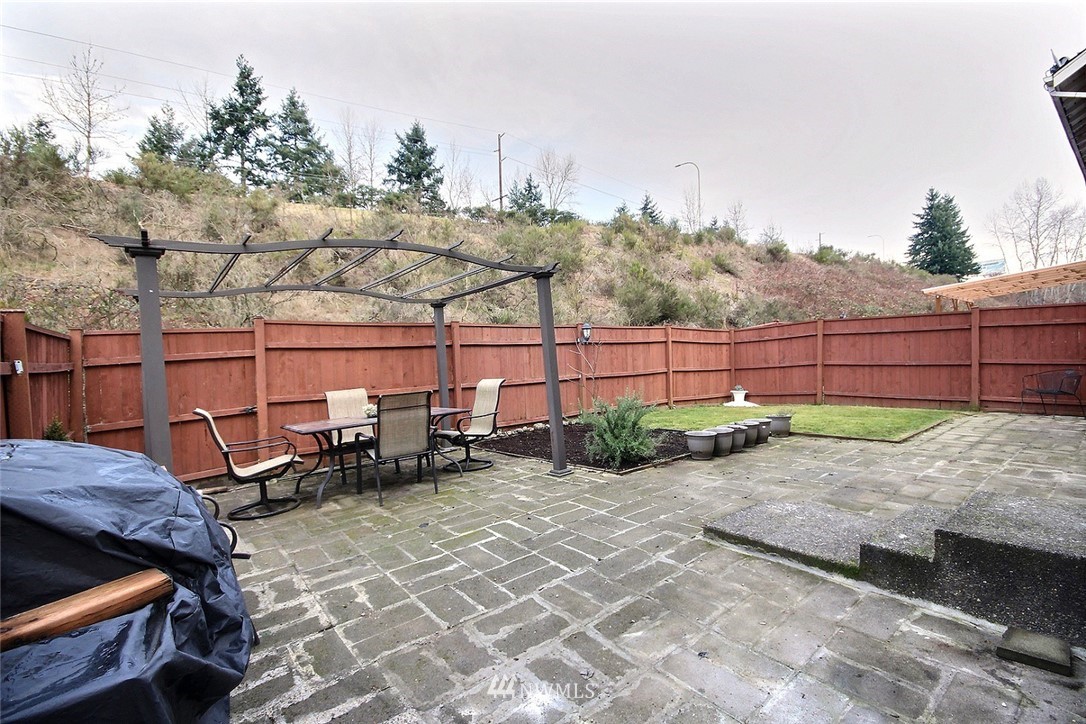 2522 Northeast 2nd Place Renton, WA 98056 - Photo 18 of 21