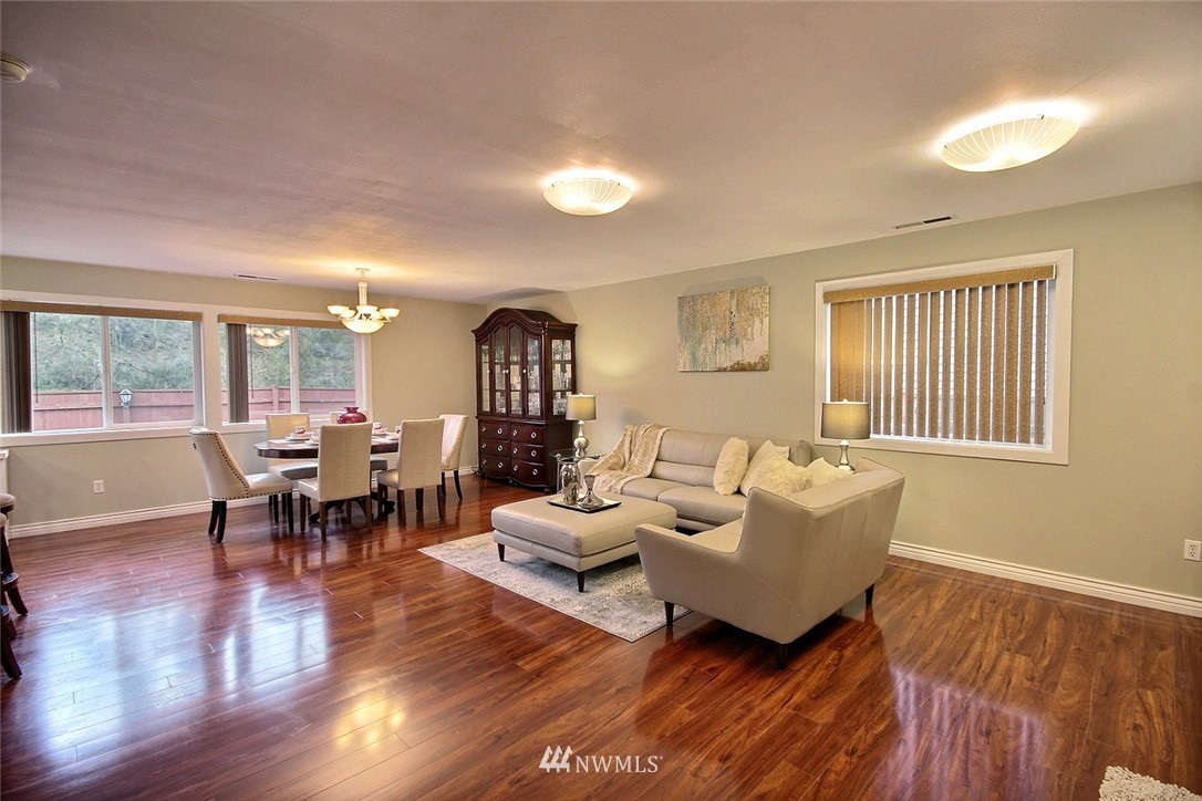 2522 Northeast 2nd Place Renton, WA 98056 - Photo 3 of 21