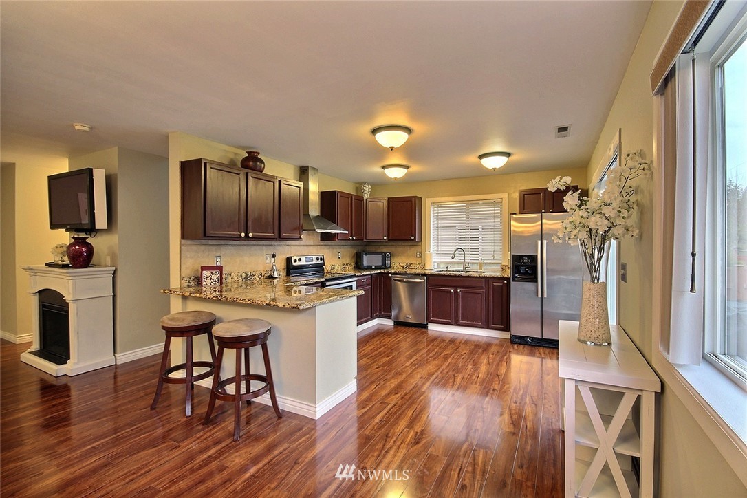 2522 Northeast 2nd Place Renton, WA 98056 - Photo 4 of 21