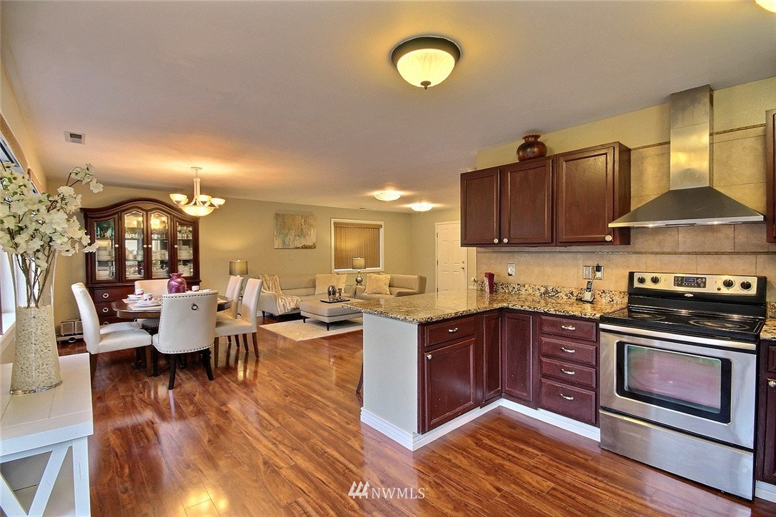 2522 Northeast 2nd Place Renton, WA 98056 - Photo 5 of 21