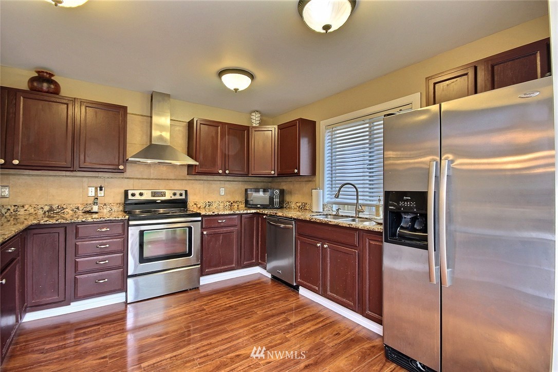 2522 Northeast 2nd Place Renton, WA 98056 - Photo 6 of 21