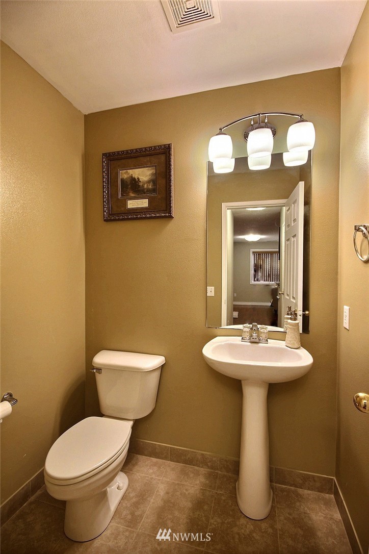 2522 Northeast 2nd Place Renton, WA 98056 - Photo 7 of 21