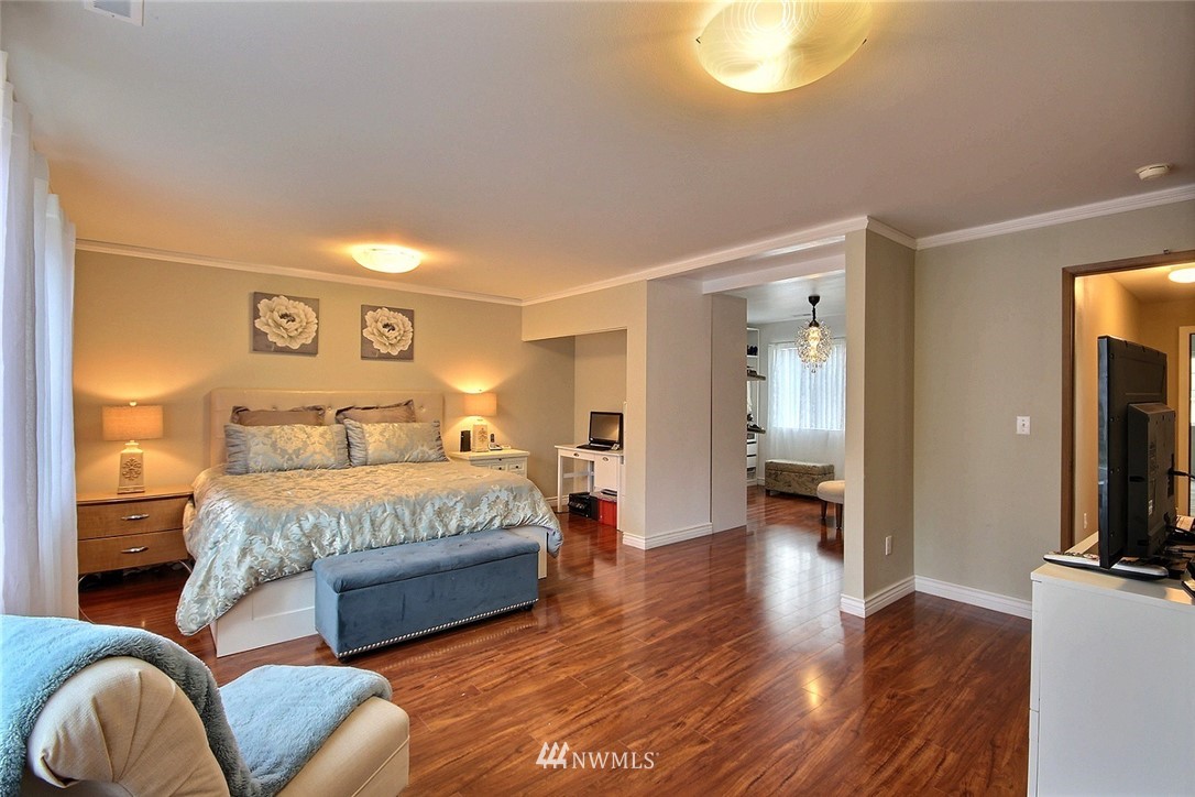 2522 Northeast 2nd Place Renton, WA 98056 - Photo 9 of 21