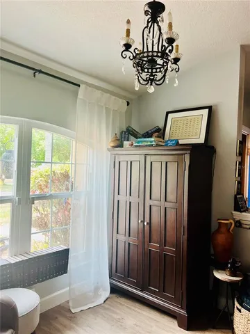 a view of entryway with livingroom